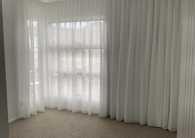 Amanda wave sheer and linings on curved double track scaled e1648093981389 400x284 - Gallery